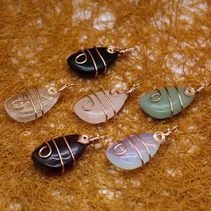 Pendentifs en cristal en forme de goutte faits main avec fil de cuivre doré rose