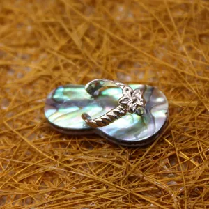Creative flip-flop shell pendant necklace with zircon flower and iridescent luster