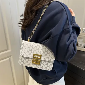 Elegant retro printed square crossbody bag with gold chain strap and metal clasp for women