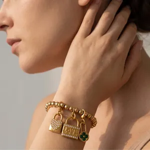 Bracelet élégant en perles dorées avec breloques en forme de cœur et de cadenas LOVE