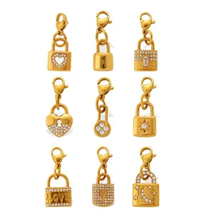 Lot de neuf pendentifs cadenas dorés rétro avec strass étincelants et fermoirs mousquetons