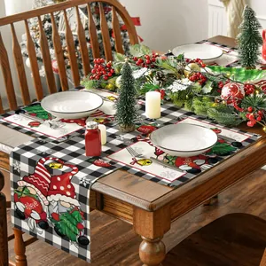 Schöner Weihnachts-Tischläufer und Platzmatten-Set mit festlichem Zwergen-Design