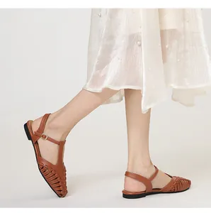 Brown retro woven T-strap flat sandals with pointed toe for summer fashion