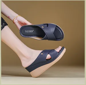 Sandales compensées bleu marine élégantes avec lanières croisées pour femmes chic