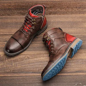Bottes Martin vintage en cuir poli marron pour hommes avec accents rouges et semelle bleue