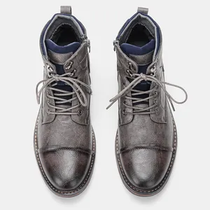 Vue de dessus de bottines Martin vintage en cuir vieilli avec fermeture éclair
