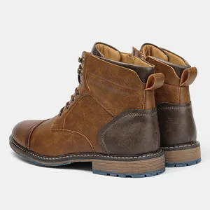 Vue détaillée de l'arrière de bottines Martin vintage marron pour homme avec fermeture.