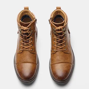 Vue de dessus des bottines Martin marron pour hommes avec lacets et fermeture éclair latérale.