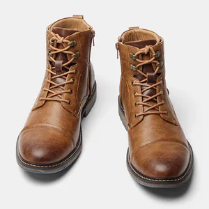 Détail de bottines Martin en cuir marron vintage avec fermeture éclair latérale