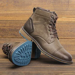 Bottes Martin marron vintage pour hommes avec semelle bleue antidérapante détaillée