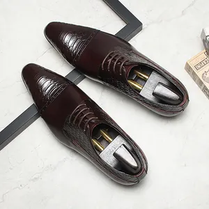 Elegante dunkelbraune formelle Lederschuhe für Herren mit Krokodilleder-Strukturdetails