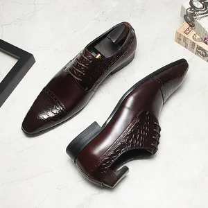 Herren-Anzugschuhe in Dunkelbraun mit stilvoller Krokodil-Prägung für das Business