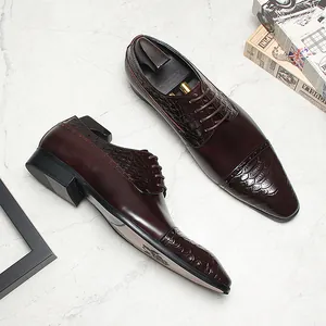 Elegante dunkelbraune formelle Herrenschuhe aus Leder mit stilvoller Krokodilprägung