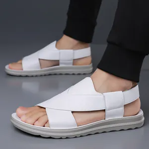 Modische weiße atmungsaktive Strandsandalen für Herren mit rutschfester Profilsohle