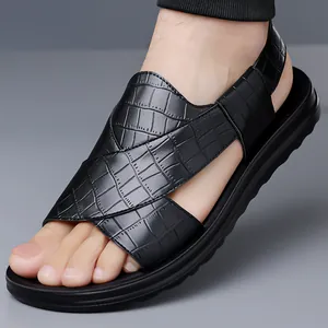 Modische Herren Badesandalen in Schwarz mit atmungsaktivem Krokodilhaut-Textur-Design