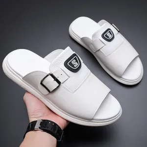 Sandales romaines blanches pour hommes à semelle souple avec boucle noire et logo S