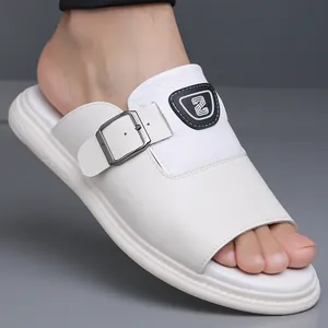 Sandales d'été blanches pour hommes avec semelle souple antidérapante et boucle