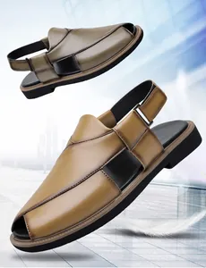 Seitenansicht stilvoller brauner Leder-Herrensandalen mit atmungsaktivem Design