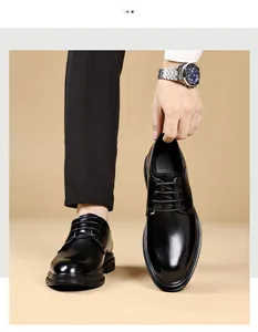 Klassieke zwarte heren business leren schoenen met veters en gepolijste afwerking