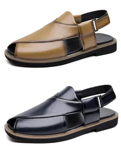 Detailansicht stilvoller Herren Leder Sandalen im britischen Stil in zwei Farben