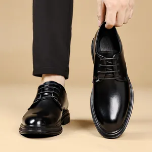 Klassieke herenschoenen van zwart leer voor zakelijk gebruik met dikke zolen