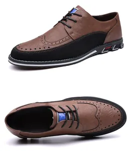 Vista laterale e dall'alto di scarpe eleganti marroni da uomo con brogue