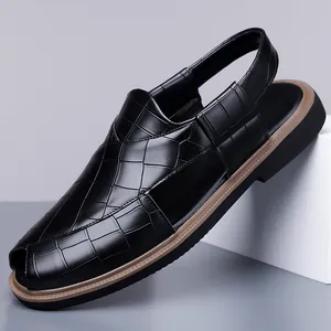 Elegante zwarte herensandalen met krokodillenpatroon en zachte antislipzolen voor buiten