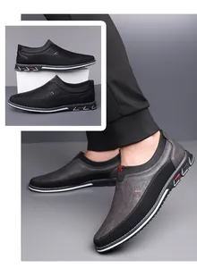 Vista dettagliata di scarpe casual da uomo con suole antiscivolo e taglie grandi.