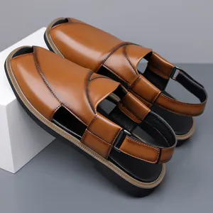 Stilvolle braune Peshawari-Ledersandalen für Herren mit glänzender Optik und Riemen
