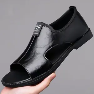 Elegantes sandalias de cuero negro para hombre con punta abierta y diseño calado transpirable