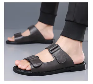 Herren Retro Kunstleder flache Hausschuhe, stilvolle Sommer Strand Sandalen in Dunkelgrau