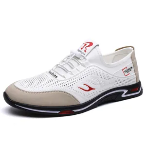 Zapatos casuales blancos y transpirables para hombre con cuero perforado y marrón