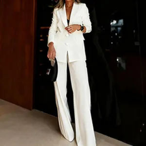 Elegante completo professionale blazer bianco e pantaloni a gamba larga da donna