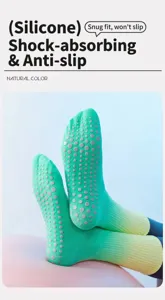 Antislip yoga sokken met een prachtig groen-geel verloop en siliconen gripzolen.