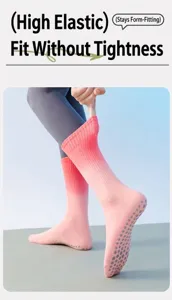 Detailweergave van roze gradiënt yoga sokken met antislip siliconen grip voor pilates