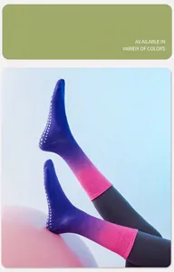 Detailweergave van dames yoga sokken met kleurverloop en antislip siliconen