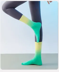 Detail van gradiënt yogasokken met antislip siliconen grip voor Pilates training