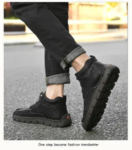 Vue détaillée de chaussures décontractées noires mi-hautes avec semelles cousues main
