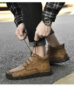 Détail de chaussures de loisirs marron pour hommes cousues main à tige moyenne en extérieur
