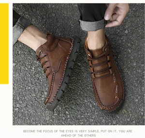 Gros plan de chaussures de randonnée décontractées marron cousues main pour hommes