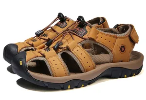 Gedetailleerd overzicht van heren lederen sandalen met ademend gesloten neusontwerp