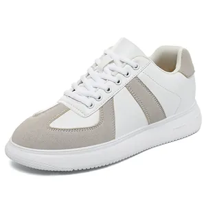 Witte en grijze GAT-sneakers met verborgen 6cm sleehak voor een hippe retro-stijl