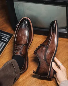 Close-up of men's brown gradient formal leather shoes in a classic and elegant business style.