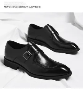 Vista dettagliata delle scarpe eleganti da uomo in pelle nera con fibbia laterale