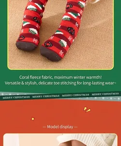 Close-up detail van verdikte koraalvlies kerstsokken met een warme wintertextuur