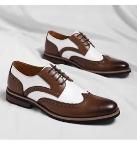 Klassieke bruin en witte tweekleurige heren Brogue-schoenen met wingtip stiksels