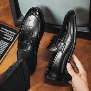 Men's British Style Loafers Crocodile Pattern Faux Leather Slip-on Shoes With Metal Buckle Casual Business Flat Dress Shoes