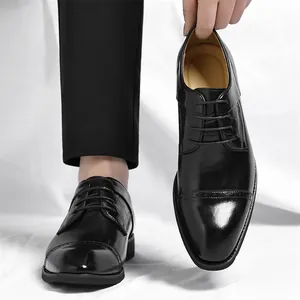 Elegante zwarte formele lederen derby schoenen met krokodillenpatroon voor werk en bruiloft