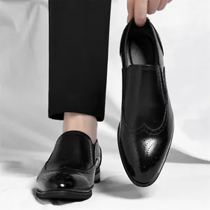 Scarpe Oxford classiche in pelle nera da uomo per abiti formali, business e matrimoni