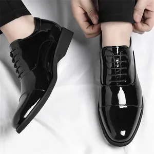 Herren Oxford Schuhe aus schwarzem Lackleder für formelle Geschäftskleidung im Brit-Stil